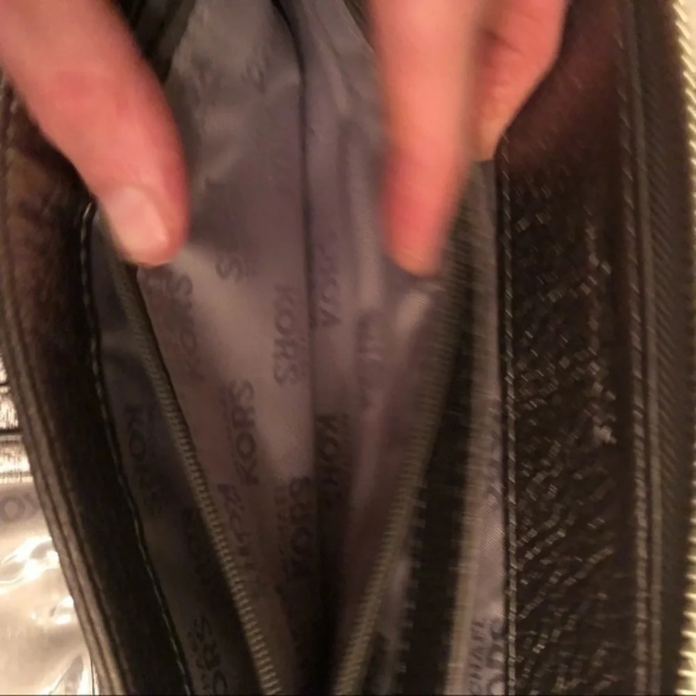Michael kors silver leather metallic wristlet clutch wallet bag